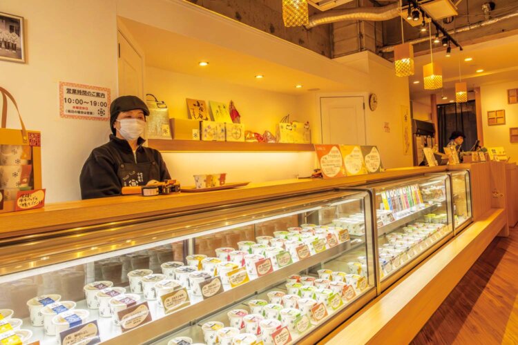 カジュアルな店内。