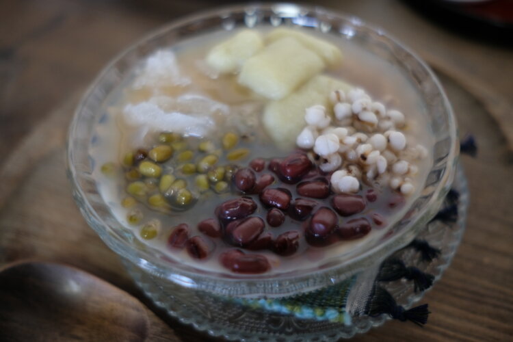 境内の寺カフェが開いていれば、台湾スイーツ「豆花（トーファ）」などもいただける。