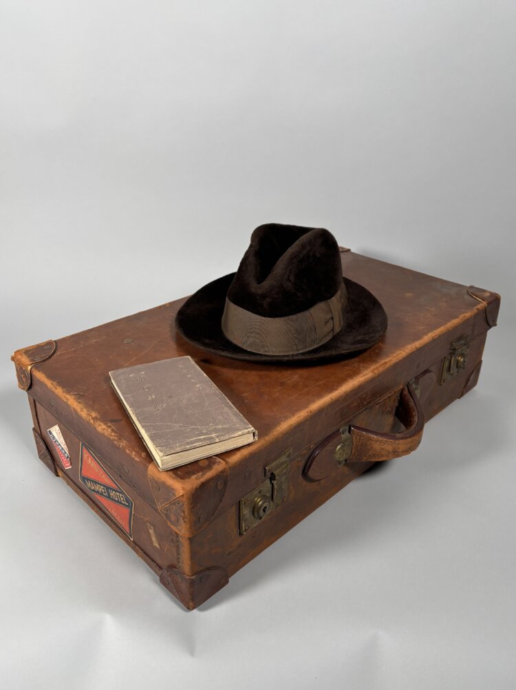 旅行トランク。