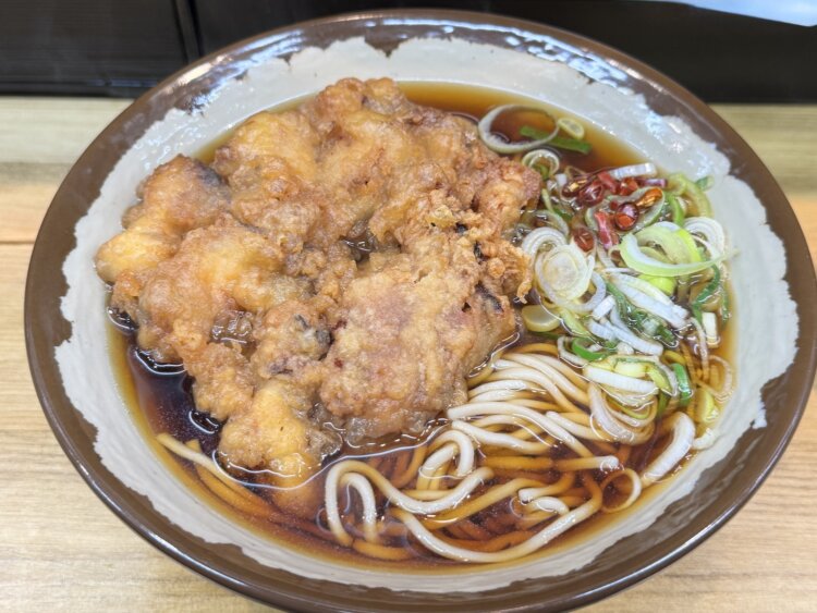 そば並で400円に特大イカゲソ280円。