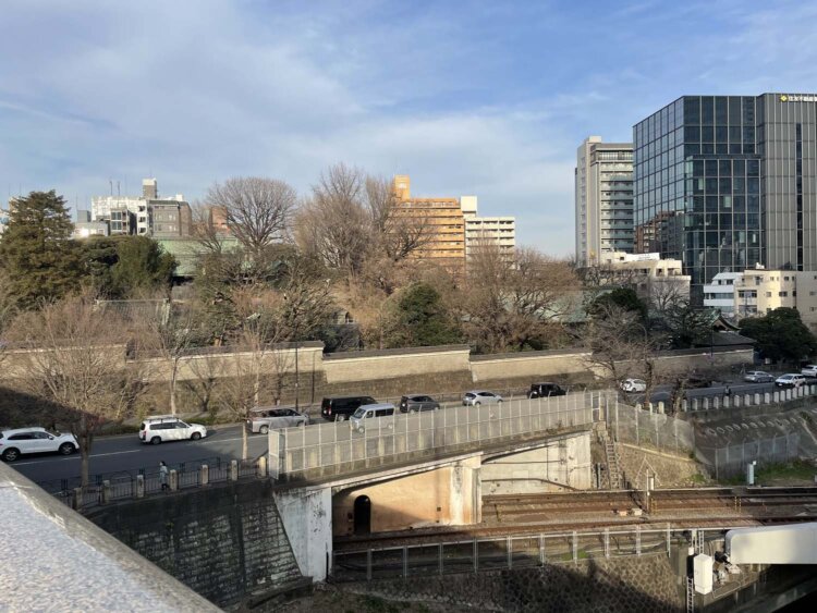 北に湯島聖堂。