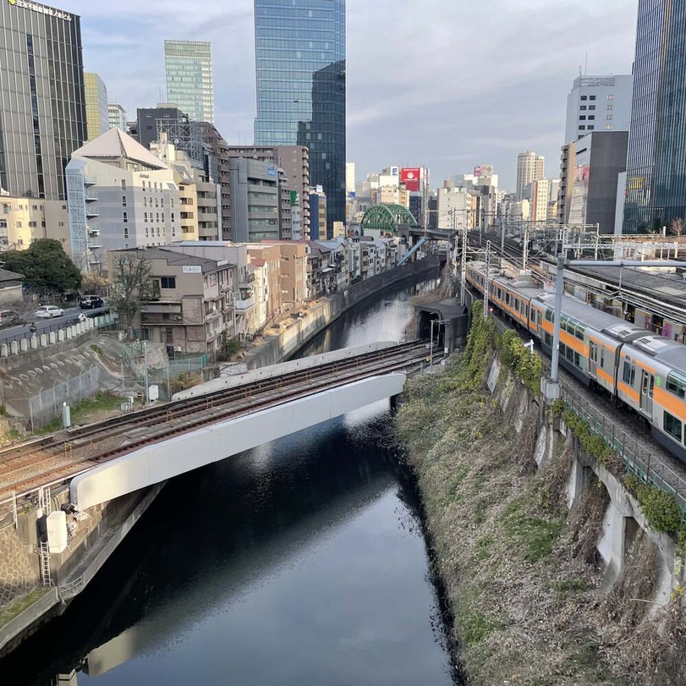 神田川が貫く御茶ノ水・水道橋へ。江戸からの土地の記憶をたどり、新たな街の表情を知る【「水と歩く」を歩く】