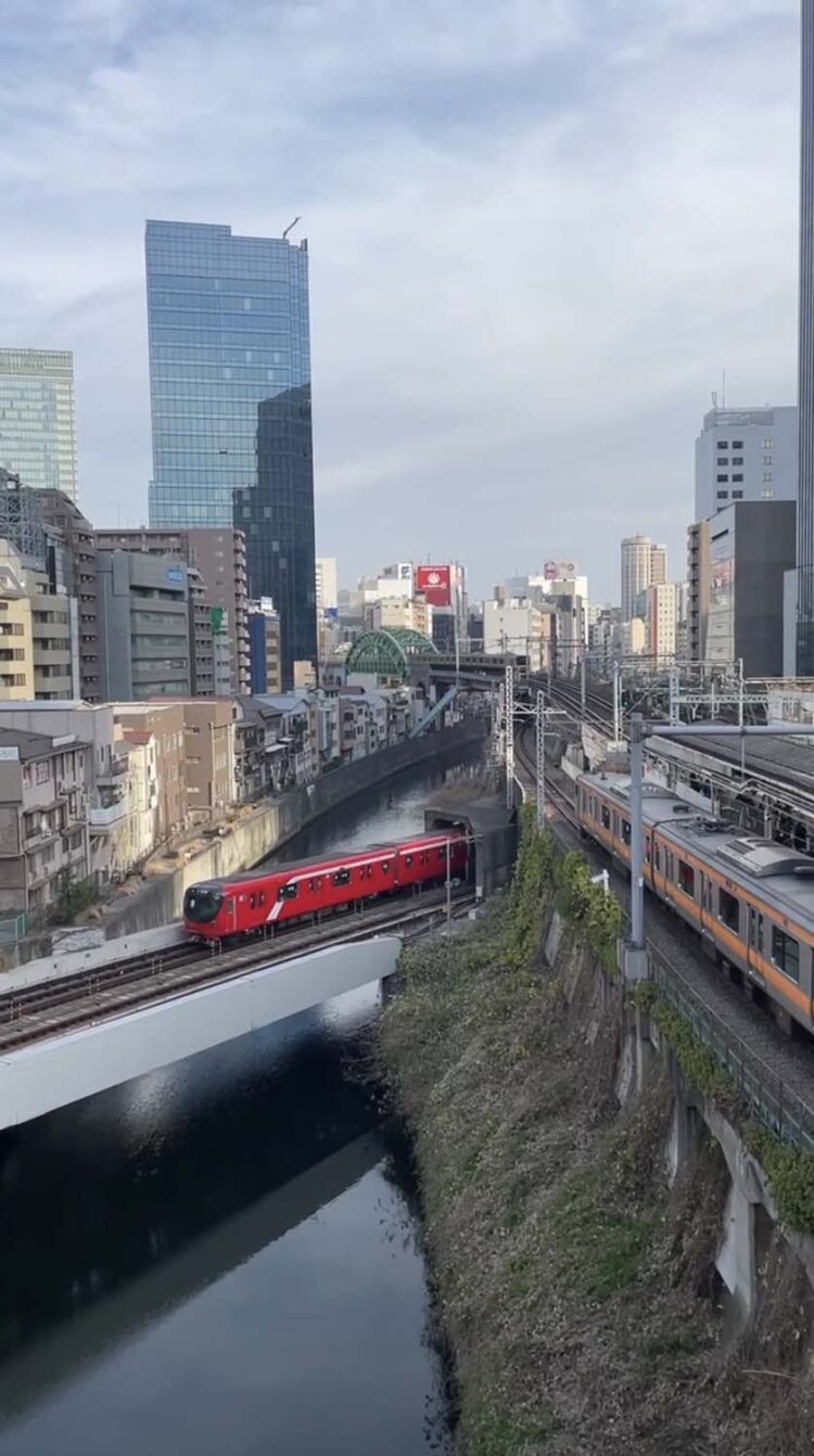 丸ノ内線が来たところ。動画のスクリーンショットなので若干画質が粗い。