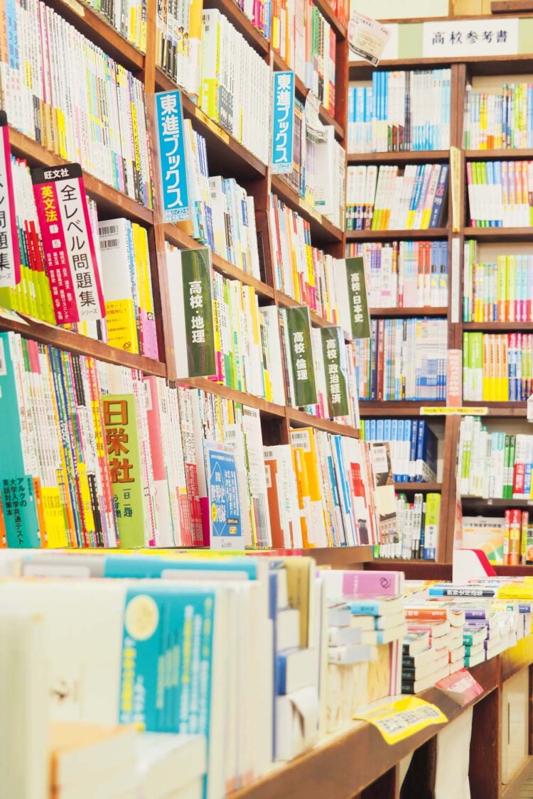 学習参考書のフロアは2階。