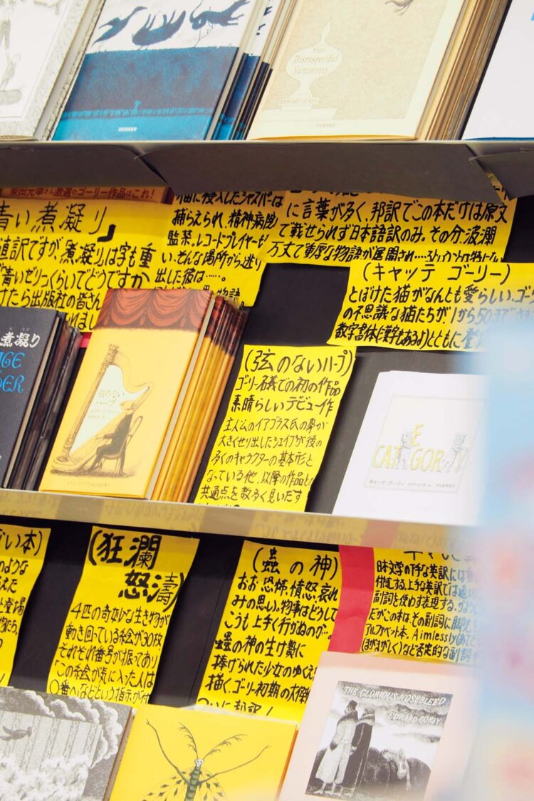 フェアは地下1 階で開催。読むだけでも楽しい手書きの解説が並ぶ。