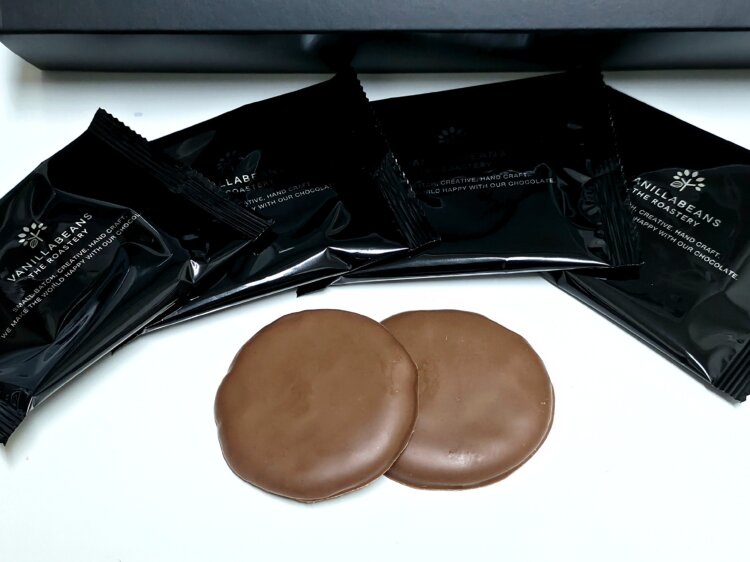 東京駅限定 ミルクチョコレートホリック10枚入り2376円。