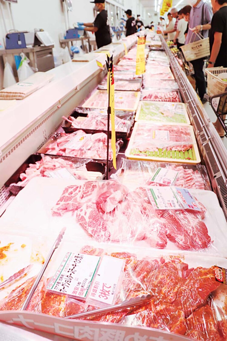 ブランド牛肉からホルモンまで、終わりが見えないほど並ぶ壮観な眺め！