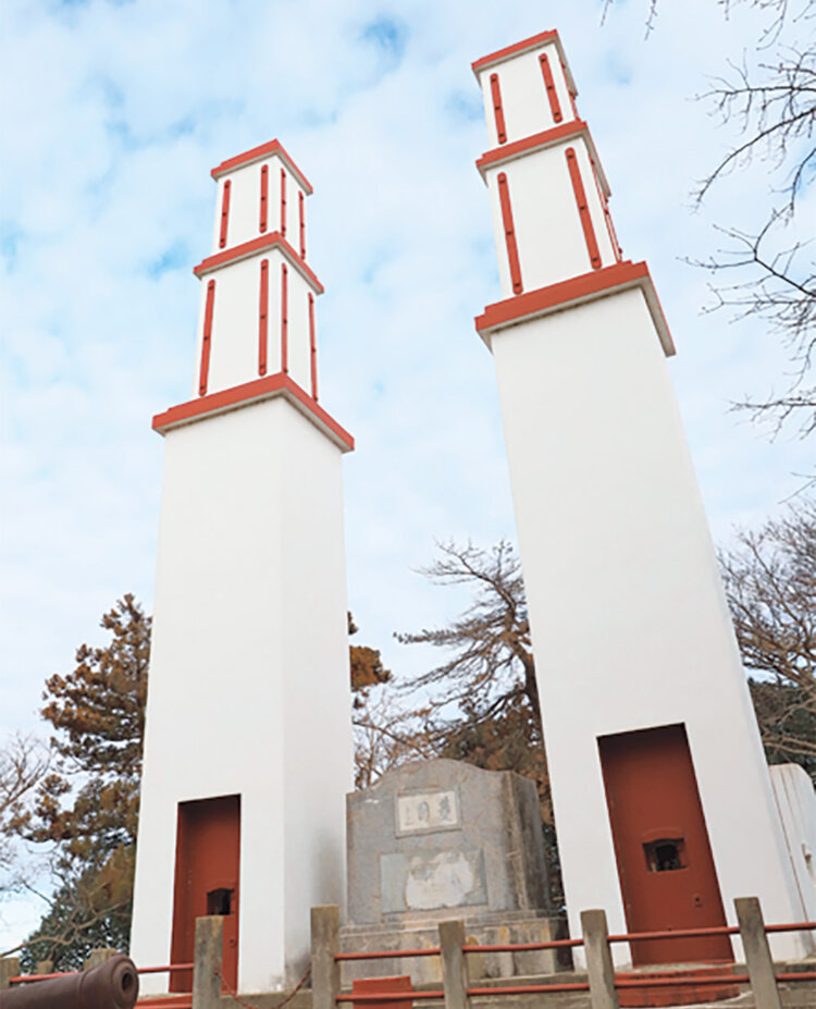 約170年前、鉄製大砲を鋳造するために造られた那珂湊反射炉。昭和12年（1937）に模型で復元された。●那珂湊駅から徒歩15分。