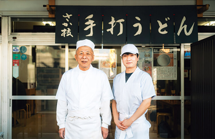 代表の坂枝繁さんと、讃岐うどんに惚れ込み来日した韓国出身のシンさん。「韓国にうどん文化を広めたくてやってきました！」。