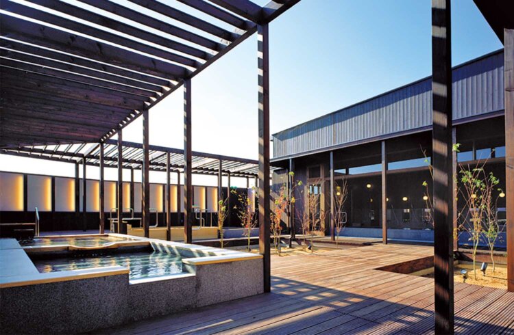 開放的な露天風呂。