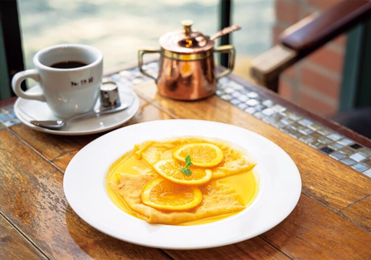 クレープシュゼット1150円、珈琲館ブレンド600円。