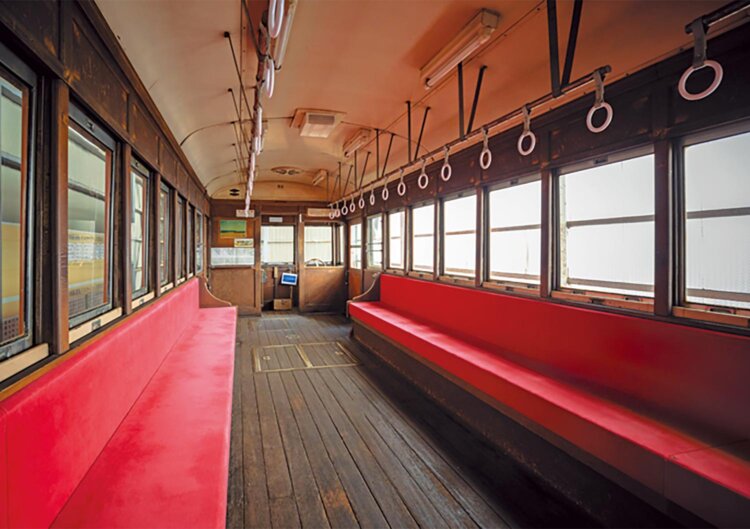 デハニ50形内部。