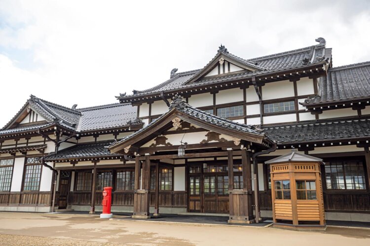 大正13年（1924）に建築された旧大社駅。