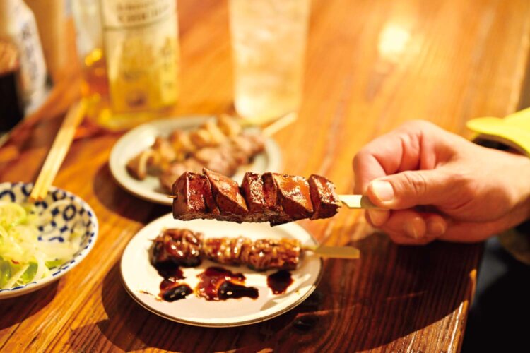 大ぶりのもつ焼きは190円～。