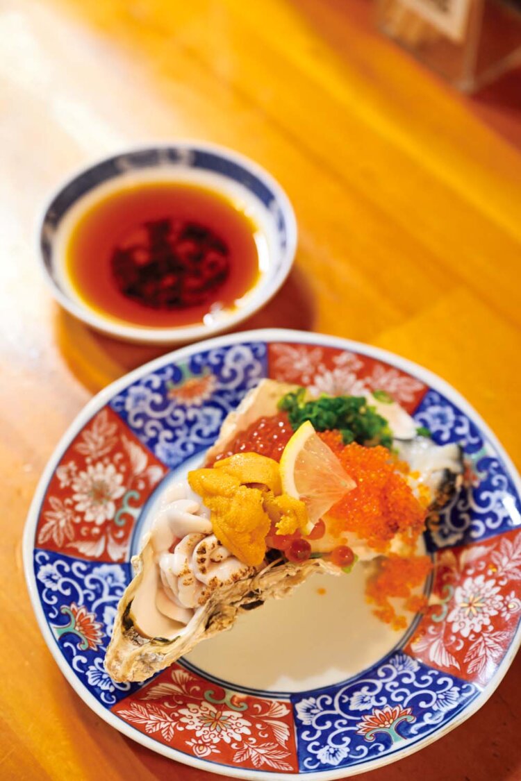 生ガキを土台にしたツーフーセブン2000円に驚がく。