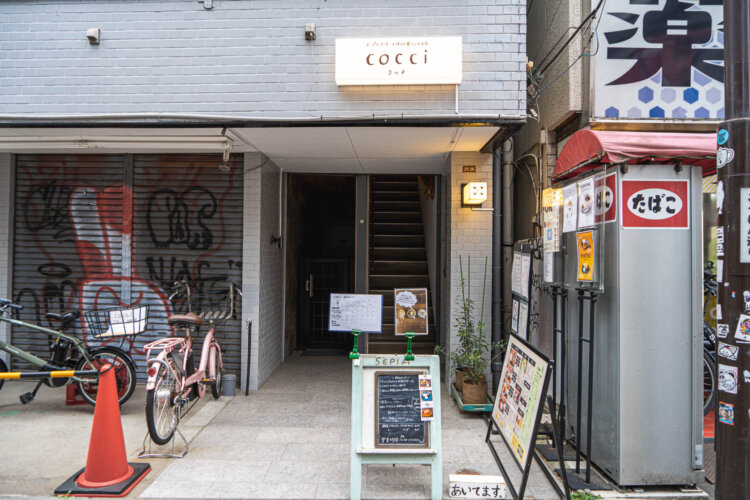 お店は庚申通り商店街にあるビルの2階。