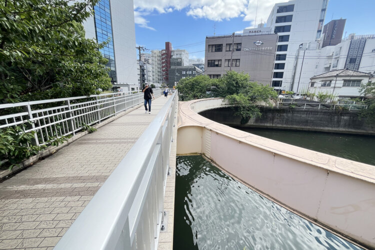 ふれあいK字橋を橋詰から見るとこんな感じ。