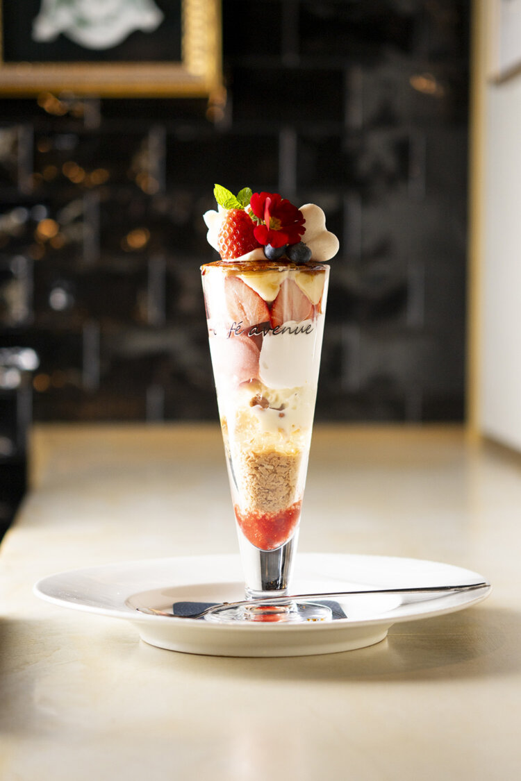 コースの後に「別腹」と称して追加したくなる季節のパフェ1780円。