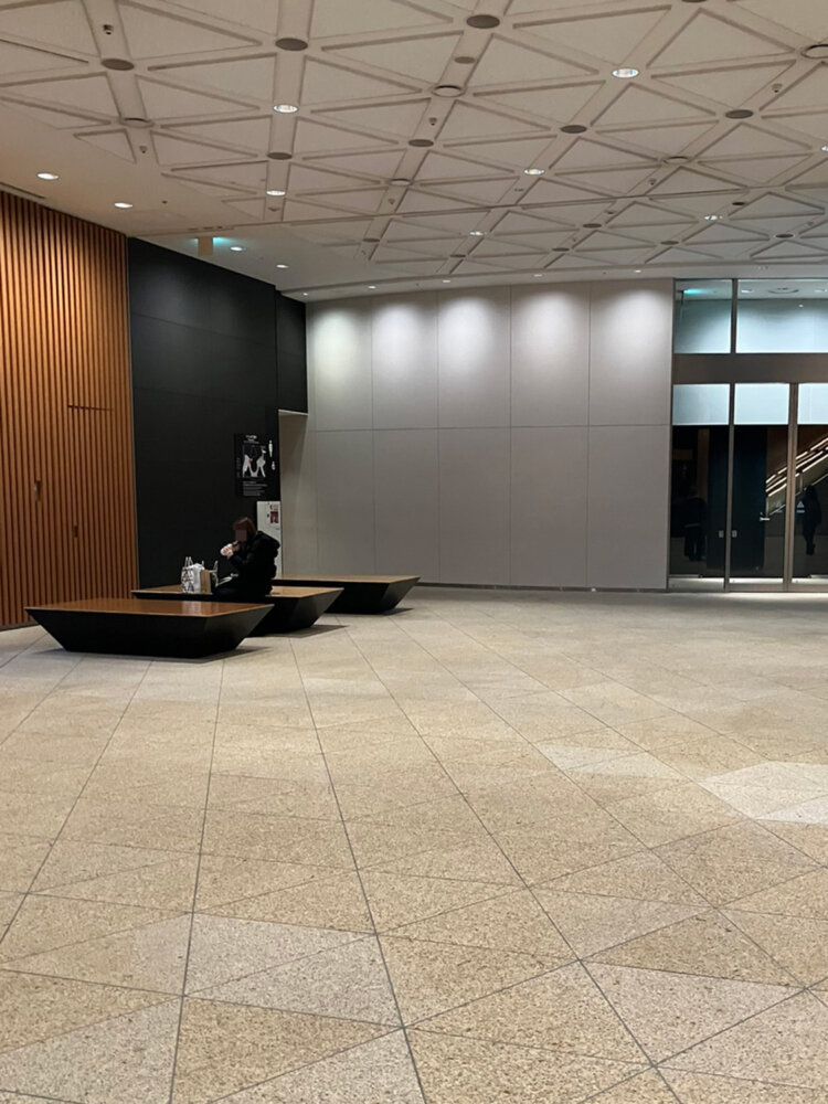 広々としたスペースがとられた団体フロア。