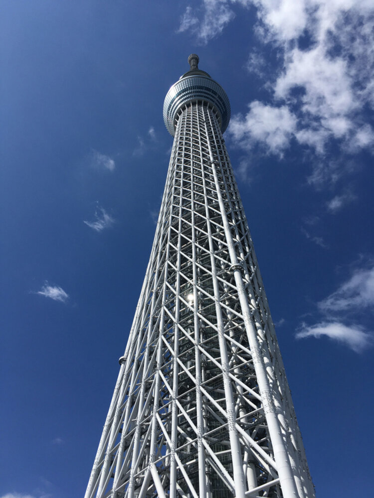 押上駅周辺のどこにいても、見上げればスカイツリーがある。