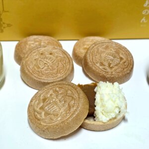 【東京駅限定】生キャラメルとチーズクリームを自分で挟む最中がウマすぎる『京都祇園あのん』～黒猫スイーツ散歩 手土産編～