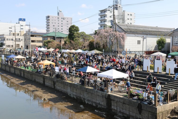桜色のアイテムを身に付けて出かけよう！「桜咲くマルシェ」が春日部市の古利根公園橋と川沿いで3月29日に開催