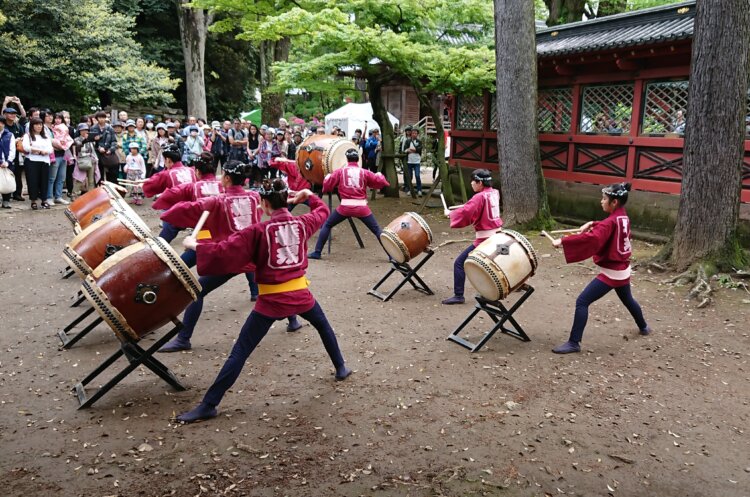 4月11・18・25日（土）には根津権現太鼓の演奏が行われる。