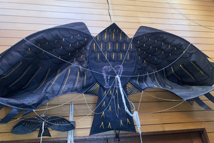 吉田さんのご自宅に飾られているとんび凧。