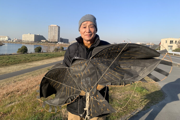 とんび凧と吉田さん。