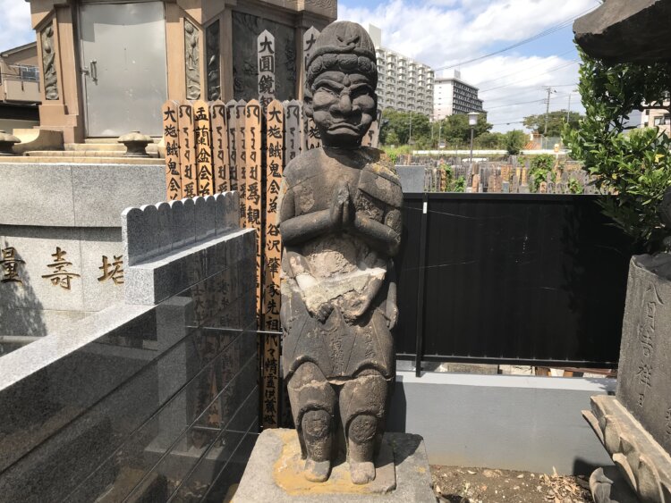 「常光寺」（江東区）に祀られる青面金剛像。