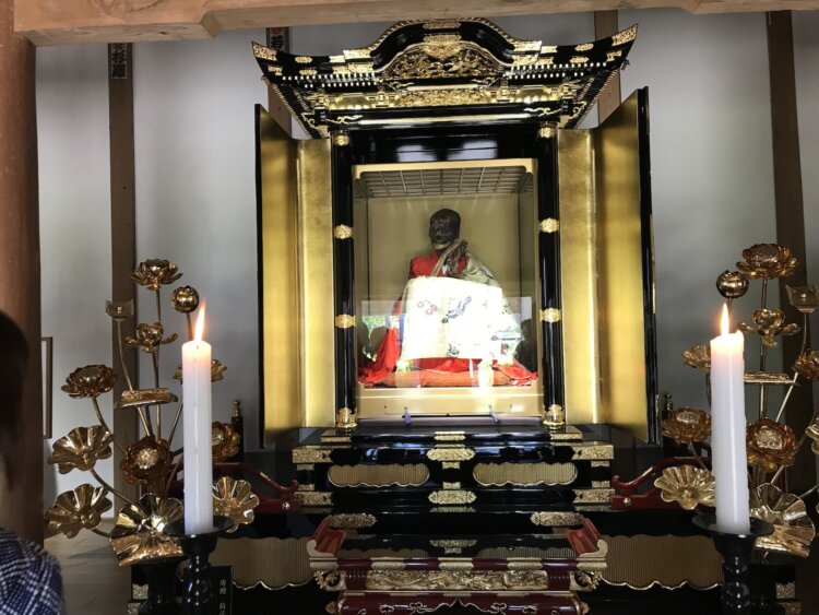 即身仏は現在、全国に20体あまりしかない貴重な存在。