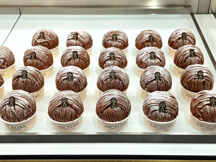 42黒猫スイーツ散歩