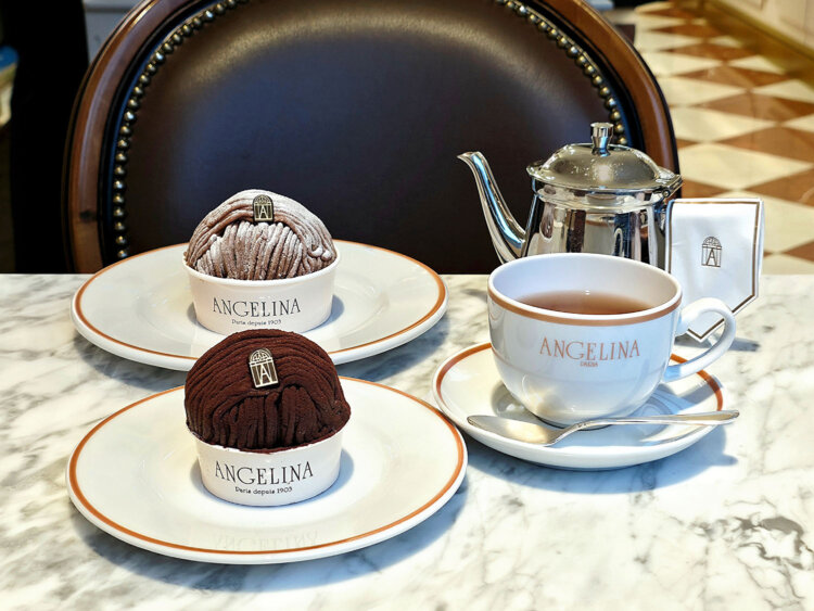 クラシック モンブラン オリジナル1400円（写真奥）、モンブラン オ ショコラ リッシュ960円（写真手前）、スペシャルフレーバーティー1050円。