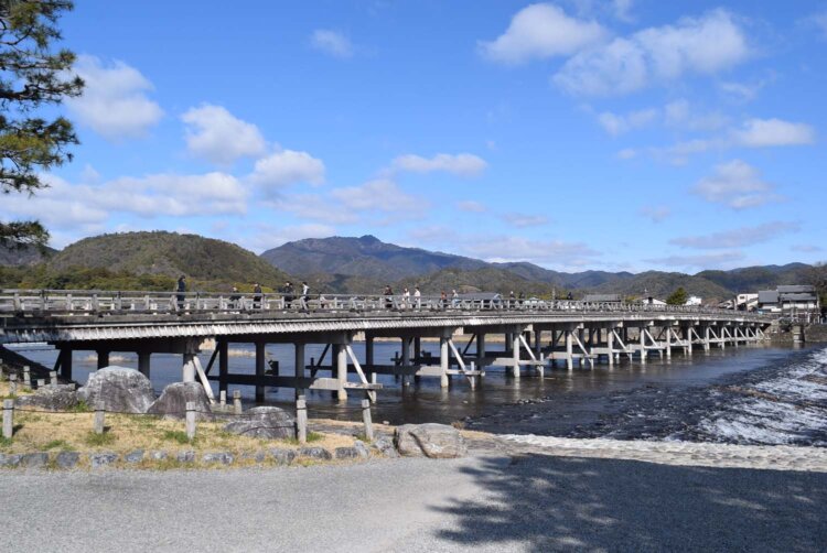 桂川（大堰川）に架かる渡月橋。