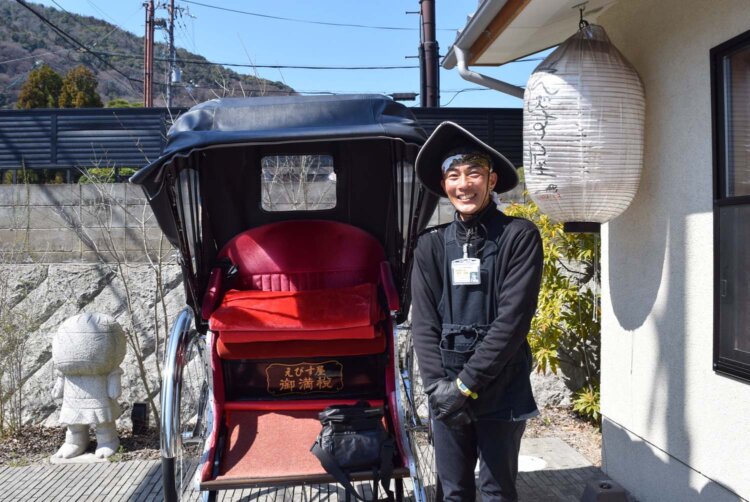 この道30年以上という俥夫の浅井浩靖さん。