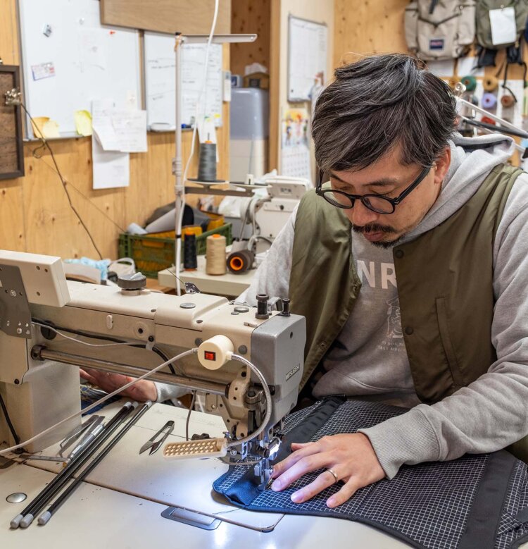 「世の中にない登山道具を作りたい」と思いたち、2017年にブランドを立ち上げた井上さん。