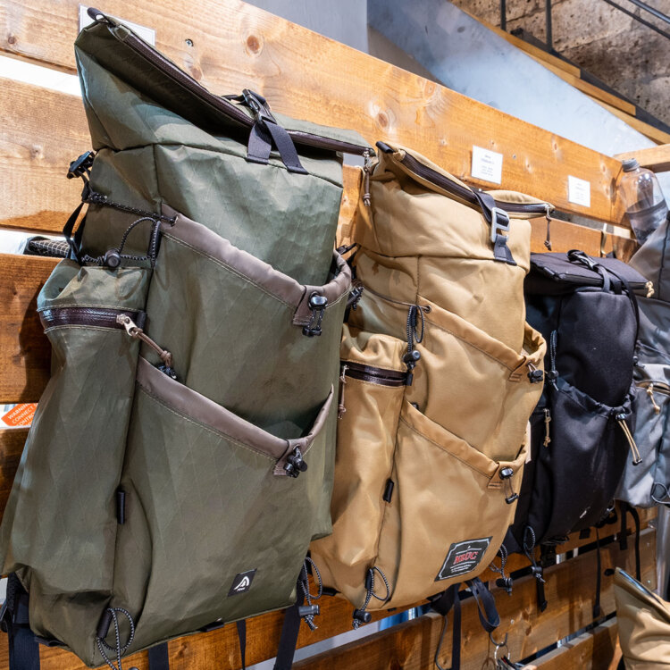 人気のバックパックは受注生産で取材時点の納期は4カ月。