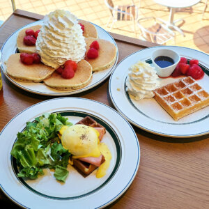 六本木ヒルズに『Eggs ‘n Things』がオープン！限定メニューも登場〜黒猫スイーツ散歩 六本木編1〜