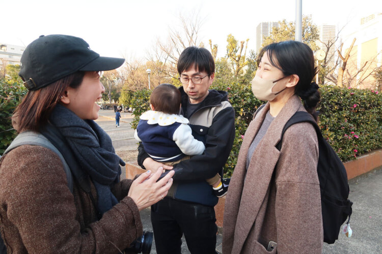 日吉駅から歩いてきたというファミリー。