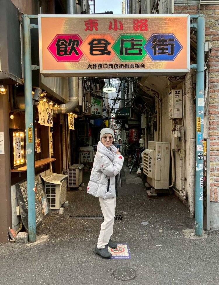 東小路飲食店街／大井町駅近く東西に延びる飲食店街。『肉のまえかわ』『永楽』も。ゲートを先に進むと、もうひとつの横丁「平和小路」にあたる。