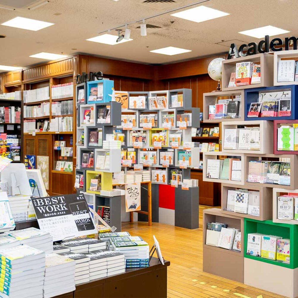 書店の30年。紙の本を売るリアル店舗の攻防【東京と散歩の30年】