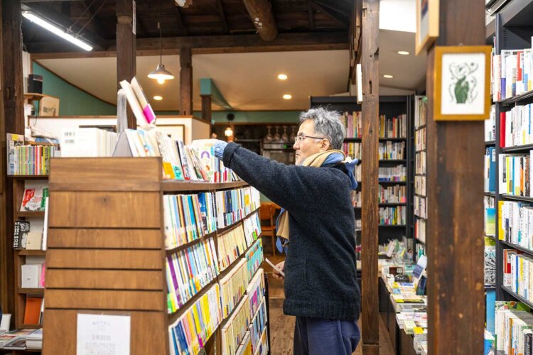 『本屋Title』店主の辻山良雄さん。
