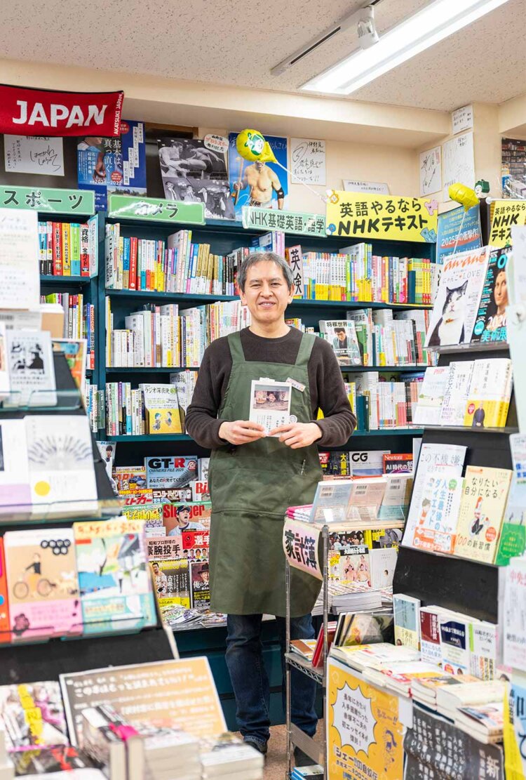 『伊野尾書店』店主の伊野尾宏之さん。