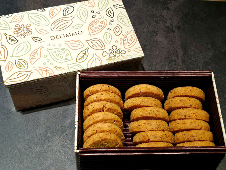 店舗限定 サブレ ハシバミ（18枚入り）2376円。