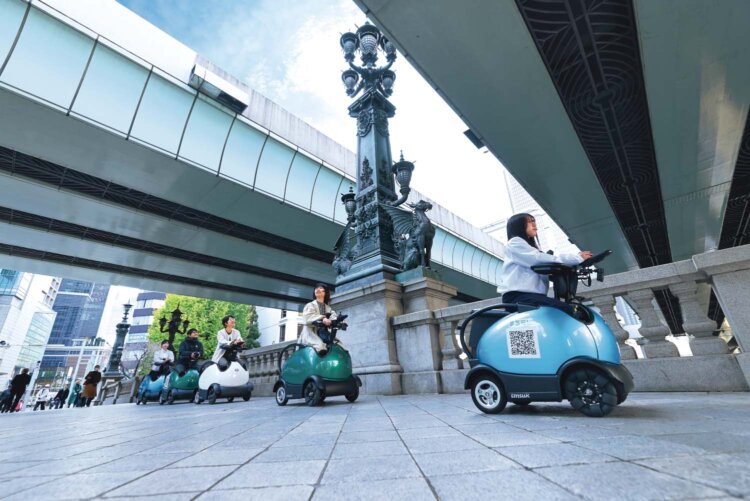 RODEMは運転免許不要のユニバーサルモビリティ。親子で2人乗りも可能。1台2000円（土・日・祝は2500円）。