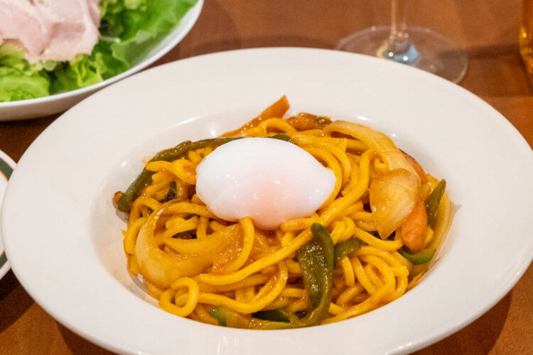 姉弟が営むイタリアン『高円寺ウシータ』へ。カラヒグ麺を使った「名物！極旨ナポリタン」のランチセットは夜でもOKな懐の深さ