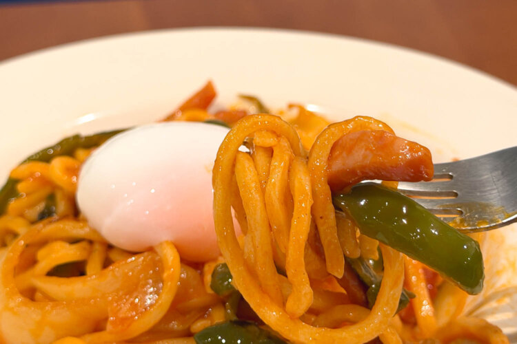 玉ねぎ、ピーマン、ソーセージも存在感のある大きさ。