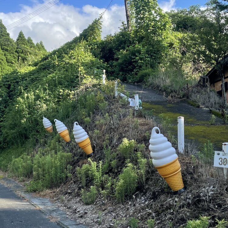 ソフトクリームがずらり。牧場が多い熊本は、ユニークな看板の宝庫。