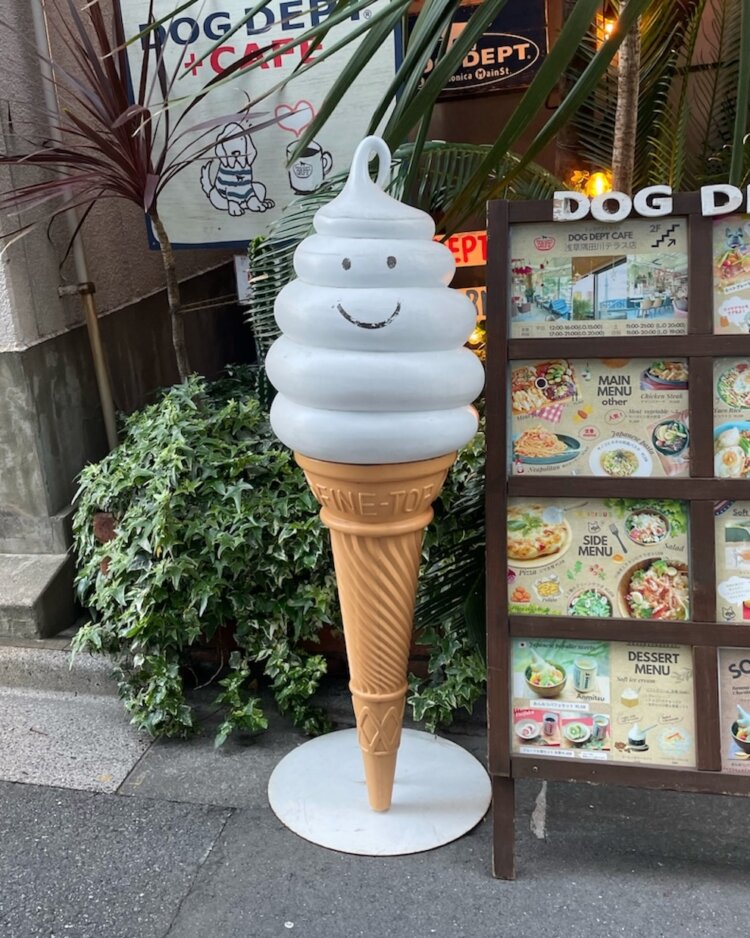 顔を描かれ、マスコットキャラとしてめでられている。