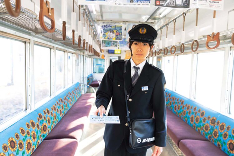 銚子駅で乗ったら、きっぷは車掌から購入。途中下車に便利な1日乗車券「孤廻手形」700円がお得。